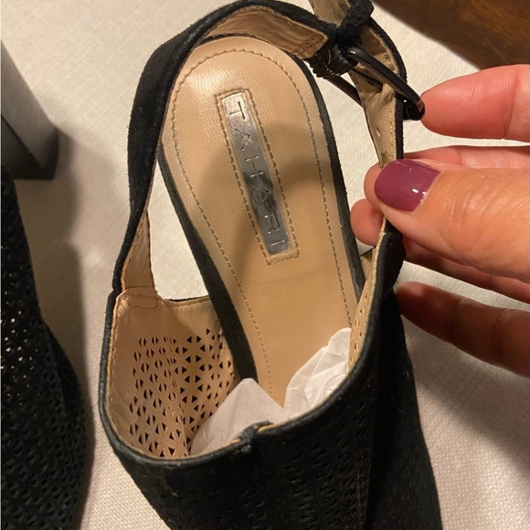 Tahari open beep toe shoes - Picture 5 of 16